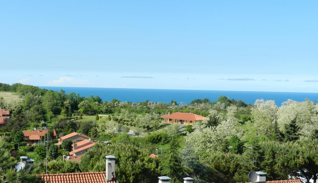 Collemare Lägenhet Pesaro Exteriör bild